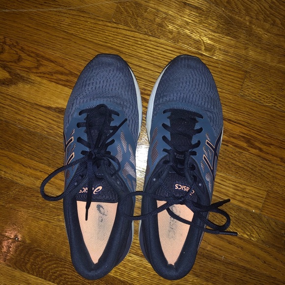 ASICS - Picture 2 of 3